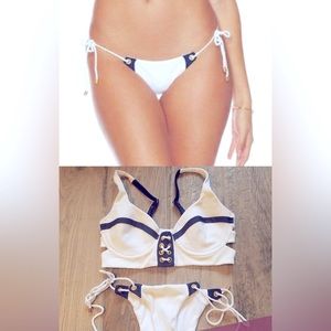 NWT Rare Beach Bunny Rib Tide Blue White
Bikini Bottoms M